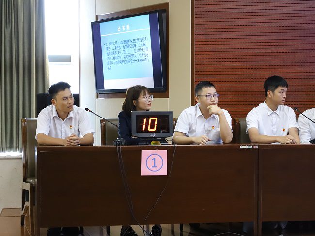 公司才賽隊(duì)伍沉著答題。李立云 攝（修圖）.jpg
